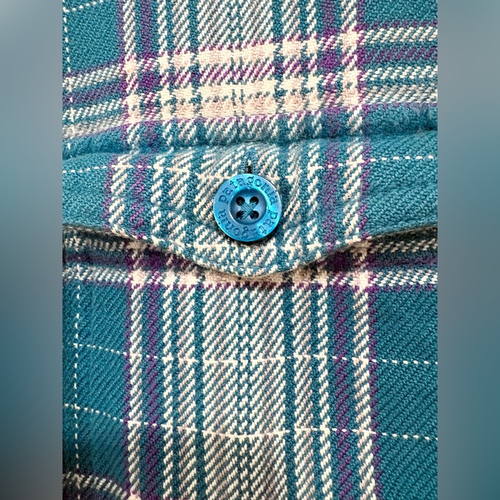 Patagonia Plaid 1/4 Button Down Shirt in Teal/Green | Women’s Size 8 - Picture 3 of 4